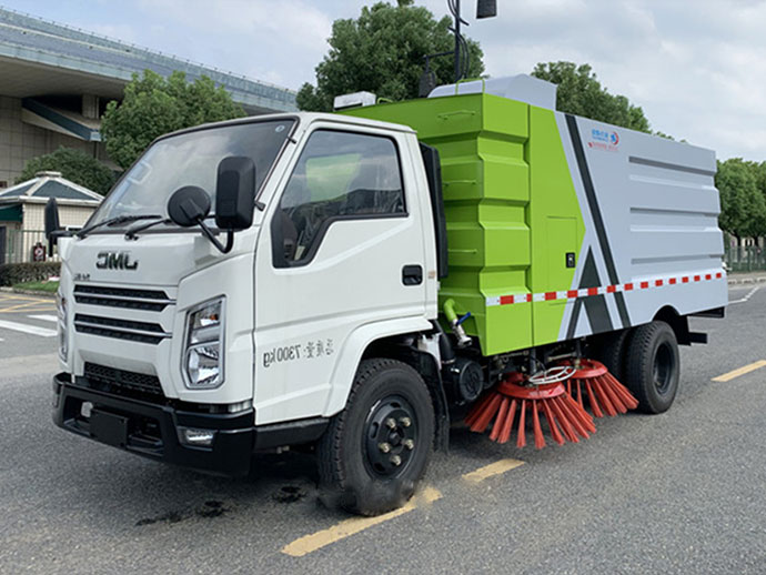 小江铃扫路车